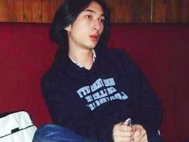 王思聪年轻时读书照曝光,看衣服和发型是真不知道自己家里有钱