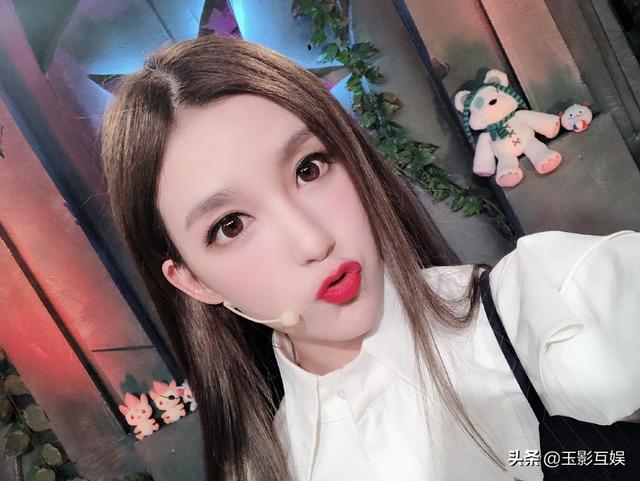 lpl超高颜值女解说rita 网友:有电竞椅就可以娶她回家?