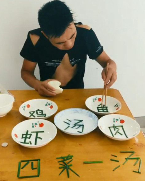 搞笑gif图:你这是故意的吗,是证明自己够细吗?