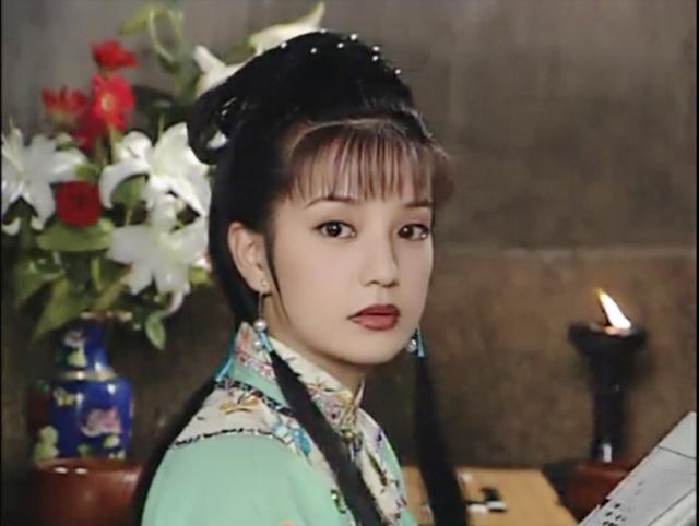 统计一下, 多少人看了赵薇这个淑女造型, 还说她不是古装美人?