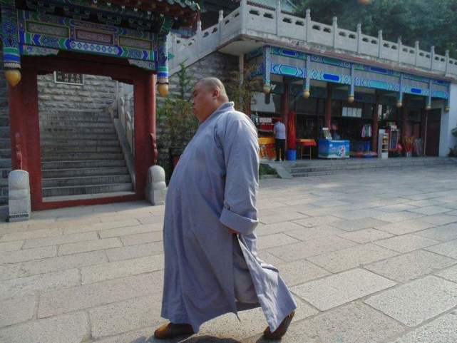同样都是出家人,为什么和尚普遍偏胖,而道士却普遍偏瘦呢?