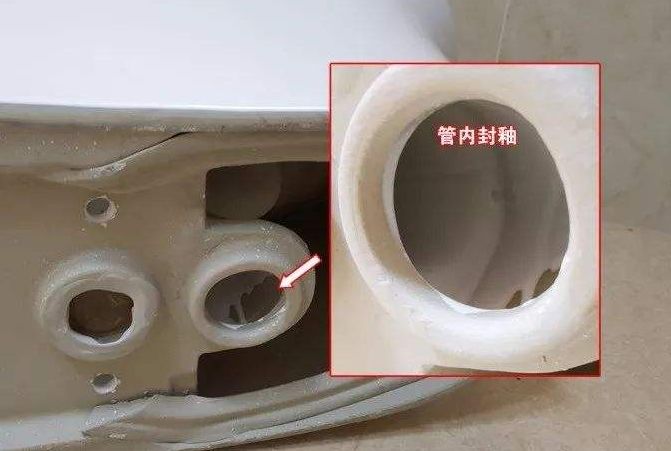 马桶越冲越臭气熏天,忍不了了拆开马桶,朋友却说治标不治本!
