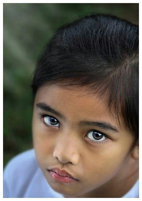 马来西亚女孩长相平淡,却因为这双眼睛迷倒无数人!