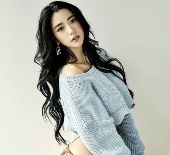 亚洲第一美女李成敏出席活动忘系扣子网友看了要流鼻血