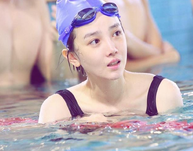 她因发育太好而找不到男友,看到她的泳装之后,网友:有点懂了!