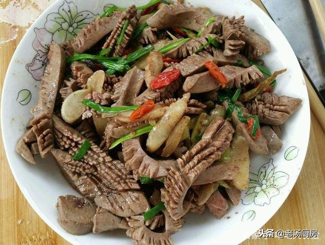 农村60岁老厨炒腰花,从来不焯水,加上这一步,人人都爱吃|腰花|猪腰|农村_新浪新闻