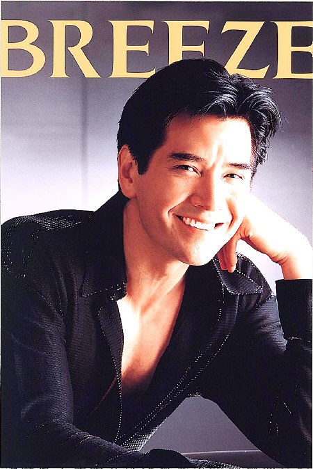 而除了高颜值外,费翔还有着高学历,不仅以优异的成绩考进了美国名校