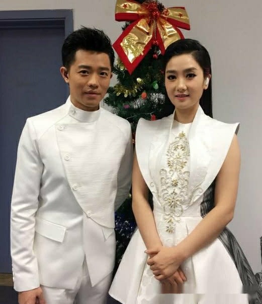 38岁玲花近照,老公长得比曾毅还帅,女儿长相漂亮很像她