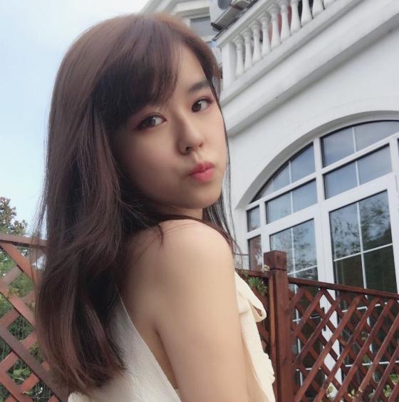 美女主播沫子被陈赫遥控吃鸡,成为最合格的伏地魔!