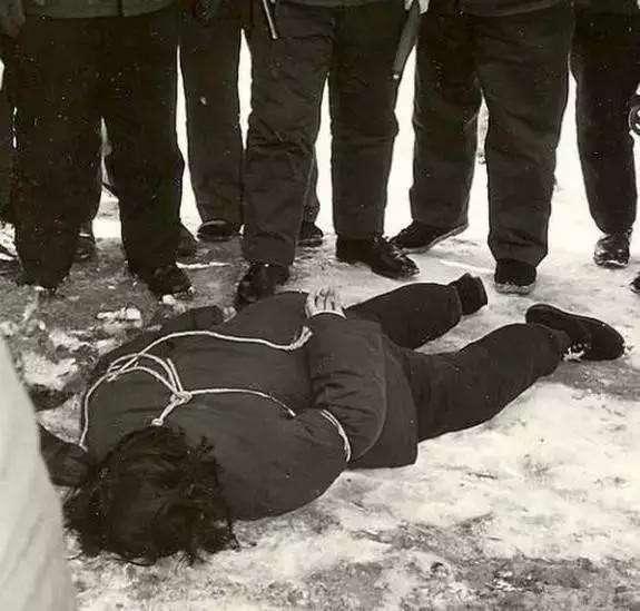 罕见老照片回顾1980年枪决建国以来最大贪污犯