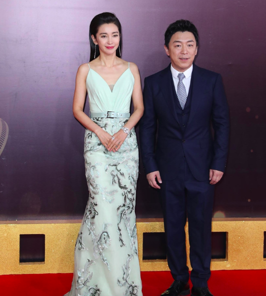 男女星携手走红毯:黄渤真勇气,闫妮真女神,最后一对出场爆棚!