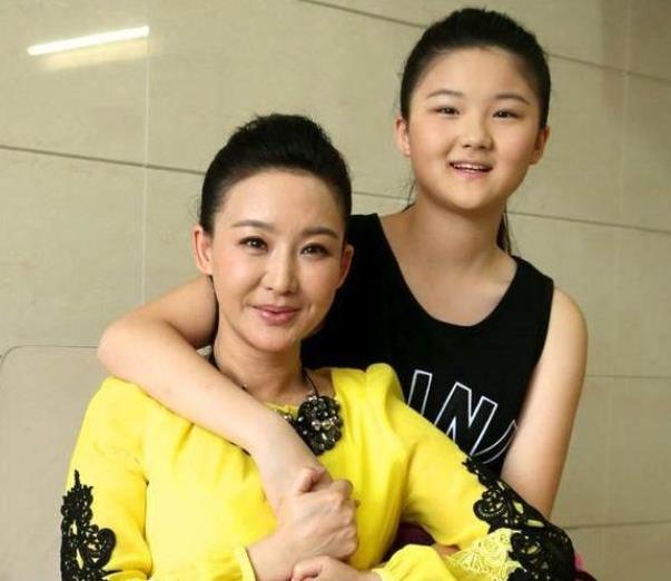 结婚之后的买红妹,渐渐退出娱乐圈,还为孙楠生下一个女儿和一个儿子