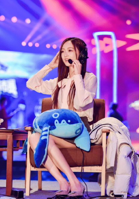 灵儿|女主播|身材_新浪新闻