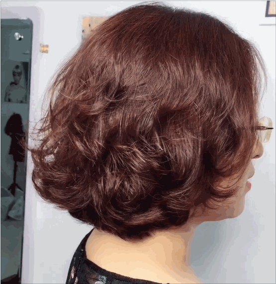 2018秋冬卷发40左右的波波头女人真不如烫个蛋蛋卷今年很火