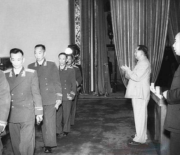 55年授衔仪式,他的名字被读错,差点错失中将军衔