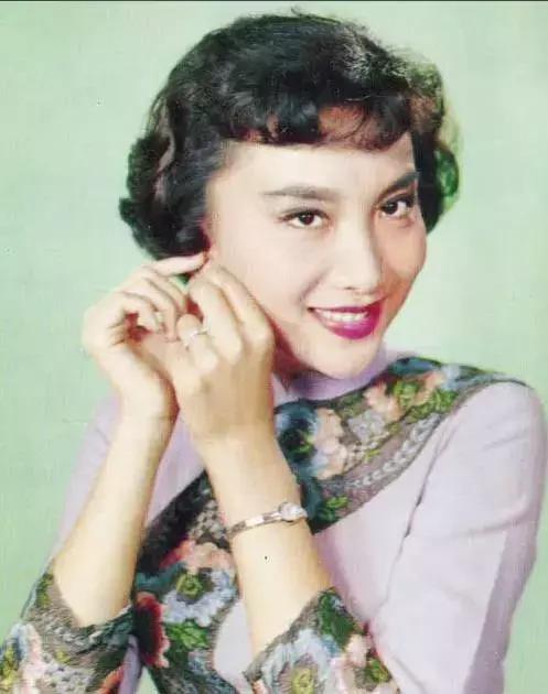 俏丽美貌的外表,170的高个子,她和石慧,陈思思并称为"长城三公主"
