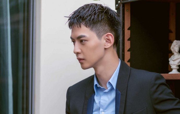 纪凌尘为什么要养全家 纪凌尘家里很穷网友说的是真的吗