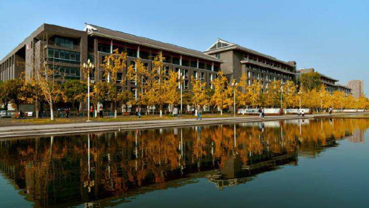 在四川最美的三所大学其中第一所学院还有旅游观光的功效