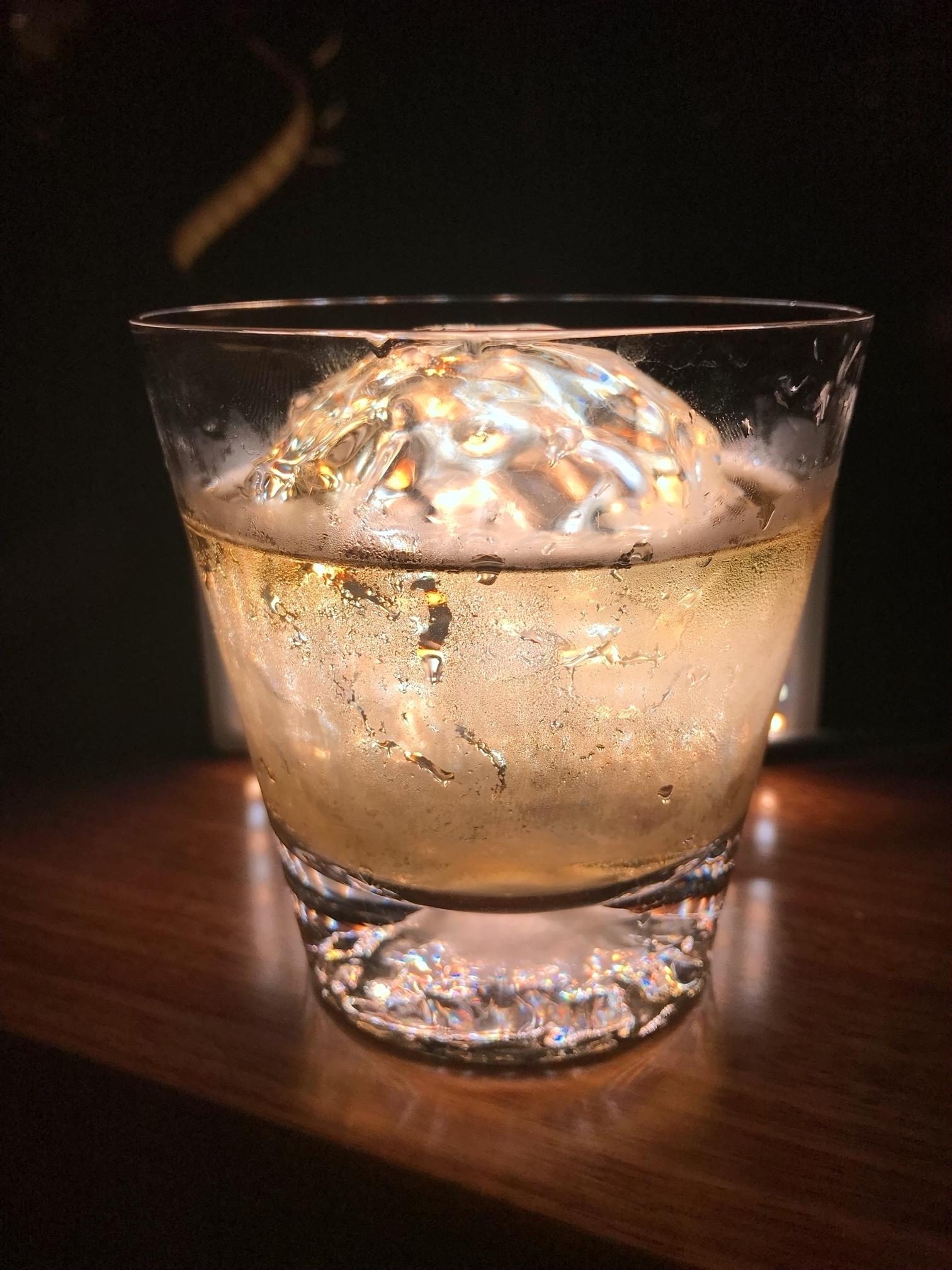 moonlit bar 英伦风格的小酒馆