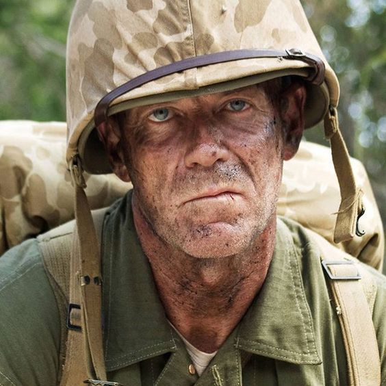 敢打骂年轻少尉却被伤亡逼疯,这个二战美国老兵是何方神圣?