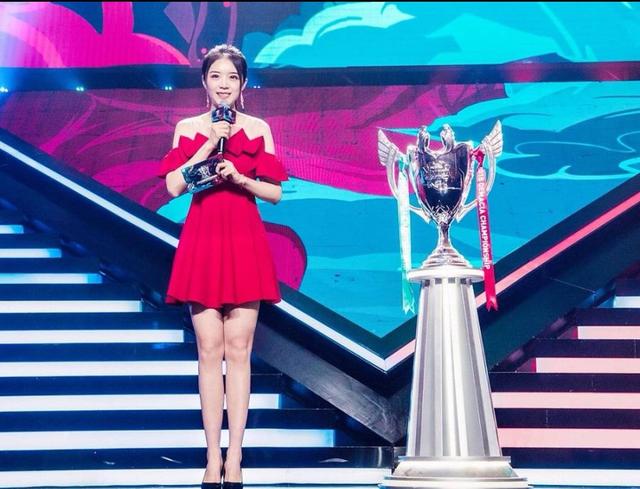 盘点电竞圈最美的七大女主持,气质不输当红演员哦!