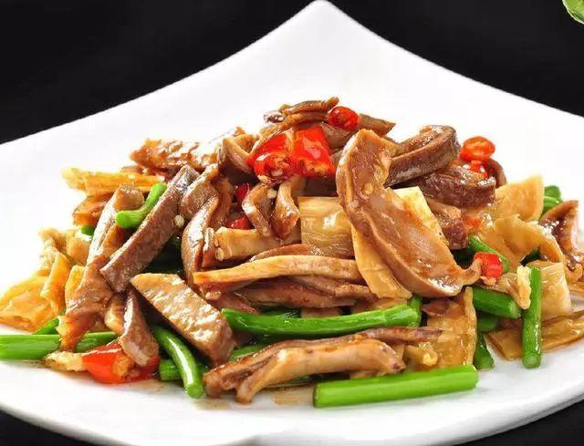 炒猪肚时,万万不能直接下油锅,多加"1步",又爽滑又入味