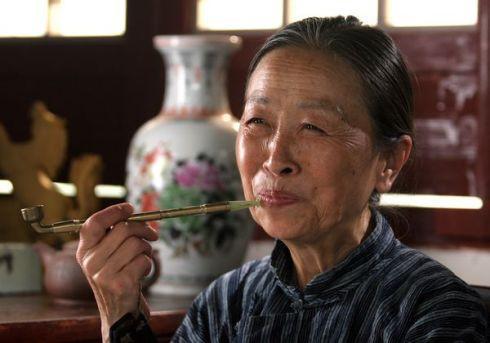 她获得国剧盛典终身成就演员现在82岁患病住院儿子却消失不见