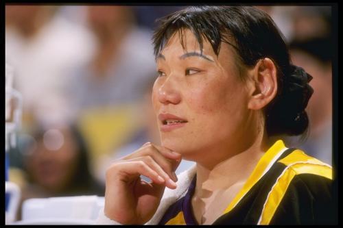 去世前,还穿着印着中国国旗的衣服|陈月芳|中国女篮|中国男篮_新浪