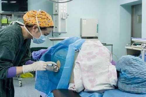 女性剖腹产到底有多疼? 产科医生说出了实情, 看看你能忍受几个?|顺产_新浪新闻
