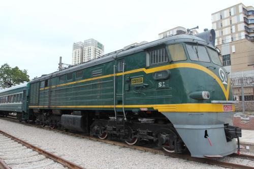 我国的普速列车为什么要刷绿?给出的这三个原因,你更相信哪个?