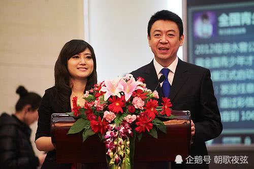 曾是央视主持人,却娶3任妻子个个貌美,51岁老来得子成楷模|哈辉|央视