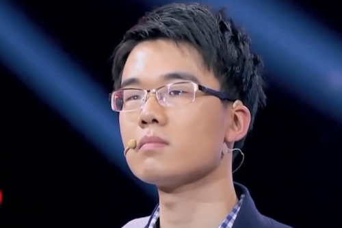 最强大脑王鹰豪连番登上央视舞台他比贾立平更像魔方男神