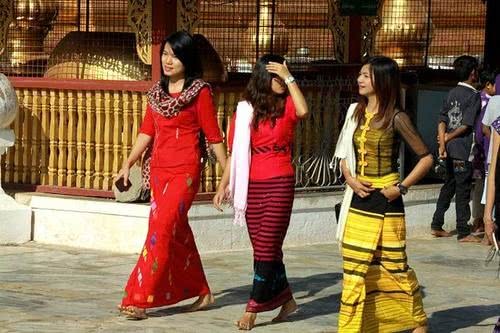 缅甸美女来中国游玩，待一段时间后，直言：中国太好，不想回国