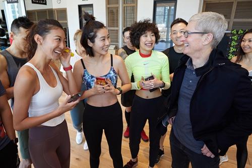 3月22日，库克去了北京一家健身房。苹果公司供图