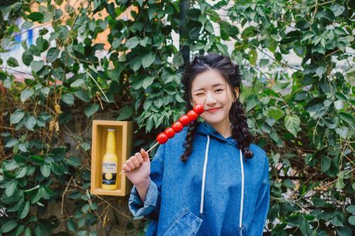 她因出演一部网剧大火,与流量小生合作,凭借方言闯天下