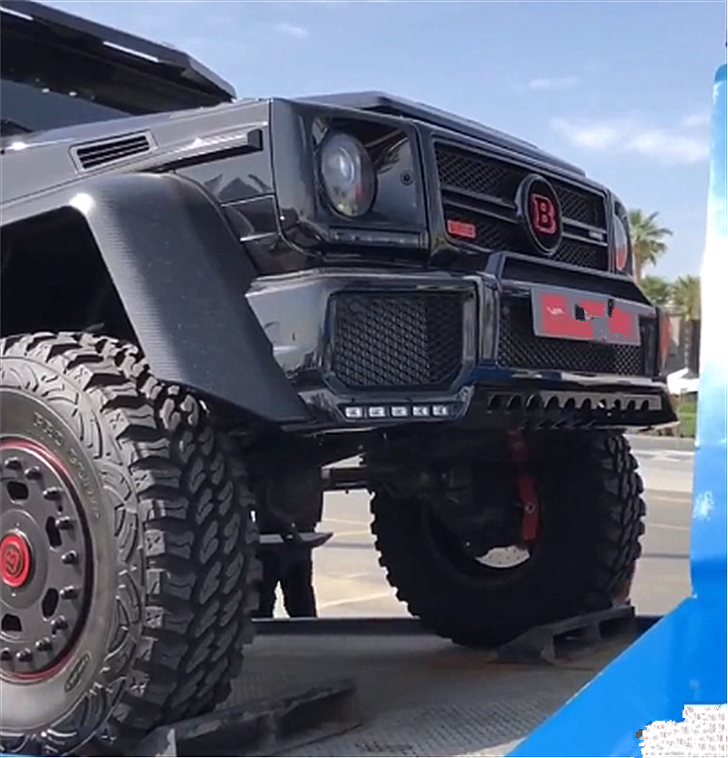 罕见800万巴博斯,车重4吨,比大g还硬汉,还配有6个轮子!