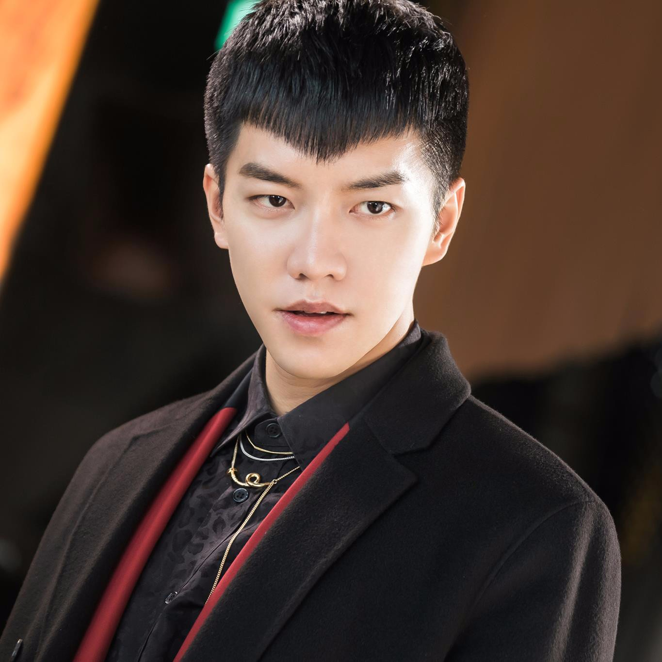 韩最受欢迎艺人排行榜,iu居高不下,第一是搞笑演员|李胜基|艺人