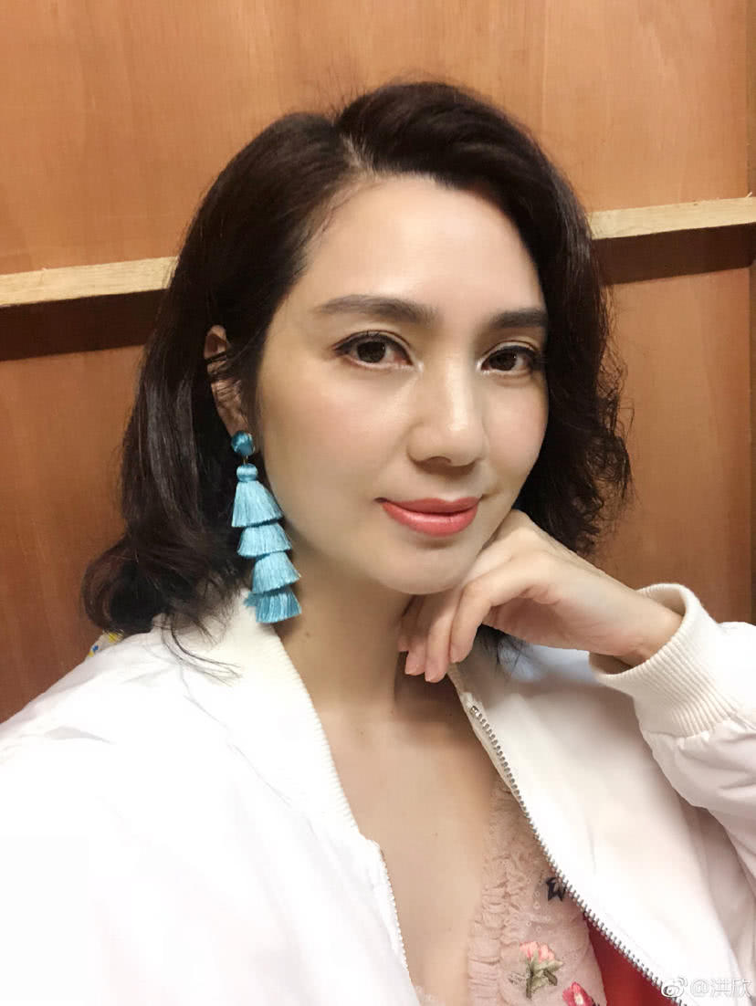 洪欣年轻时美照曝光颜值超高美到令人窒息丝毫不输林青霞王祖贤