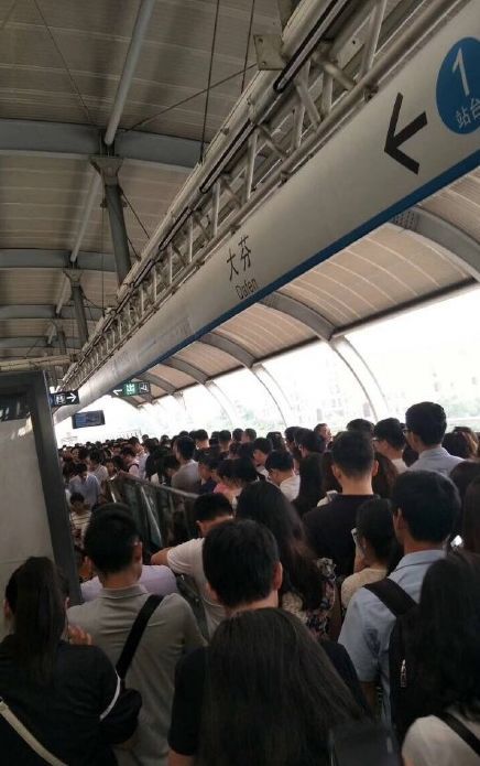 荷坳地铁站   ▼                                     整