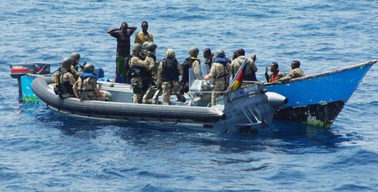 各国海军在亚丁湾护航,为什么对待海盗只是驱离而不是射杀?