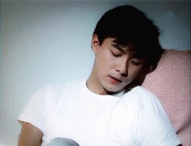 张卫健颜值巅峰旧照曝光!网友:帅到窒息!