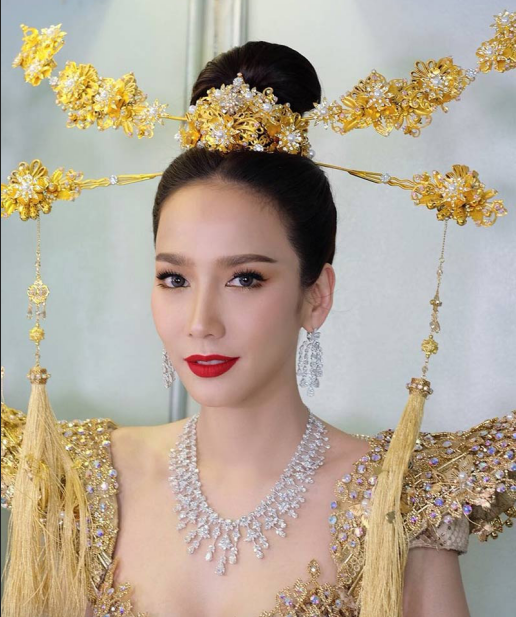 泰星aump戴8800万钻石头饰出席活动mikep支持好友pooklook