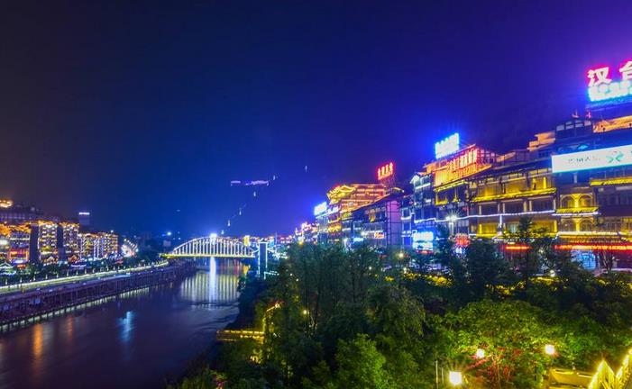 这个被称为"酒都"的小镇就是江苏的洋河镇,位于宿迁市的东南方向,是一