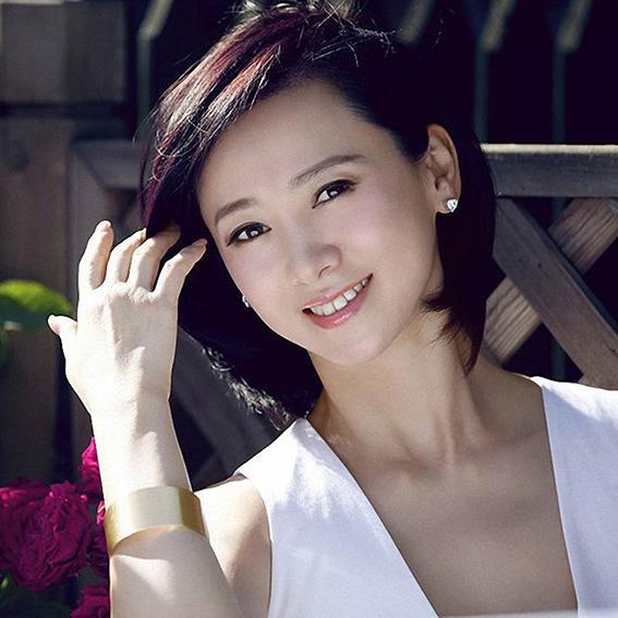 出身书香门第父母皆为清华大学教授结婚低调连婚宴都没有