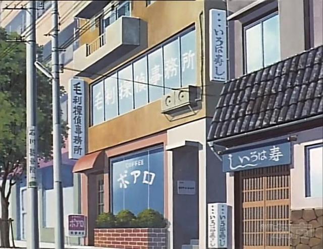 格局是两室一厅外带厨房浴室,二楼是用于工作的侦探事务所,三楼则是