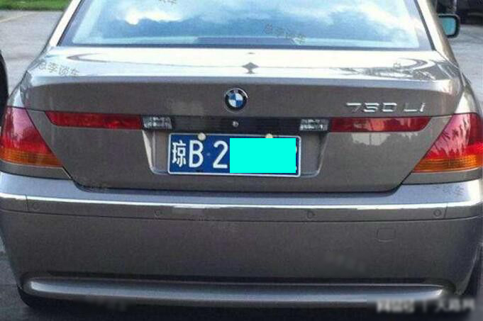 国内车牌最尴尬的地方,游客看见都笑出声,本地人一声叹息