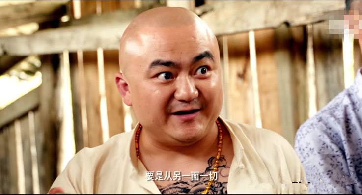 重庆本土明星"莽哥"遇车祸去世,开摩托车被掉头捷豹撞到