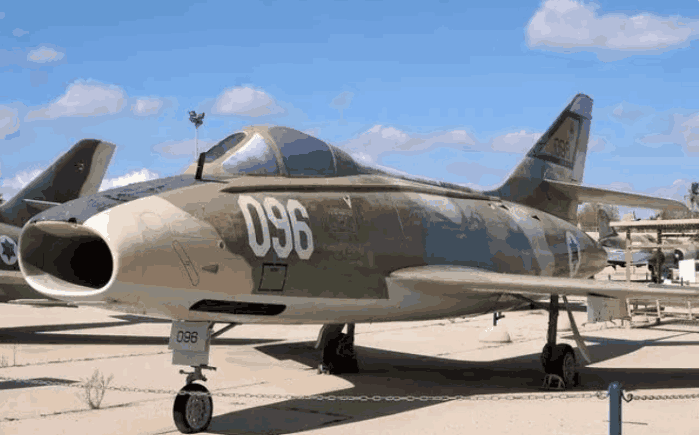 法国喷气式战机叫做超神秘机头像张开的鲶鱼嘴巴