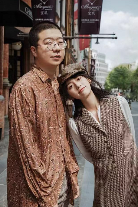 李诞老婆“黑尾酱”未p图照片:秒变路人的她被吐槽“太丑”!|李诞|吐槽|衣服_新浪新闻