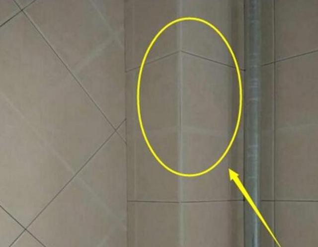 知道瓷砖碰角容易出问题,可师傅说和手艺无关,也太坑人了